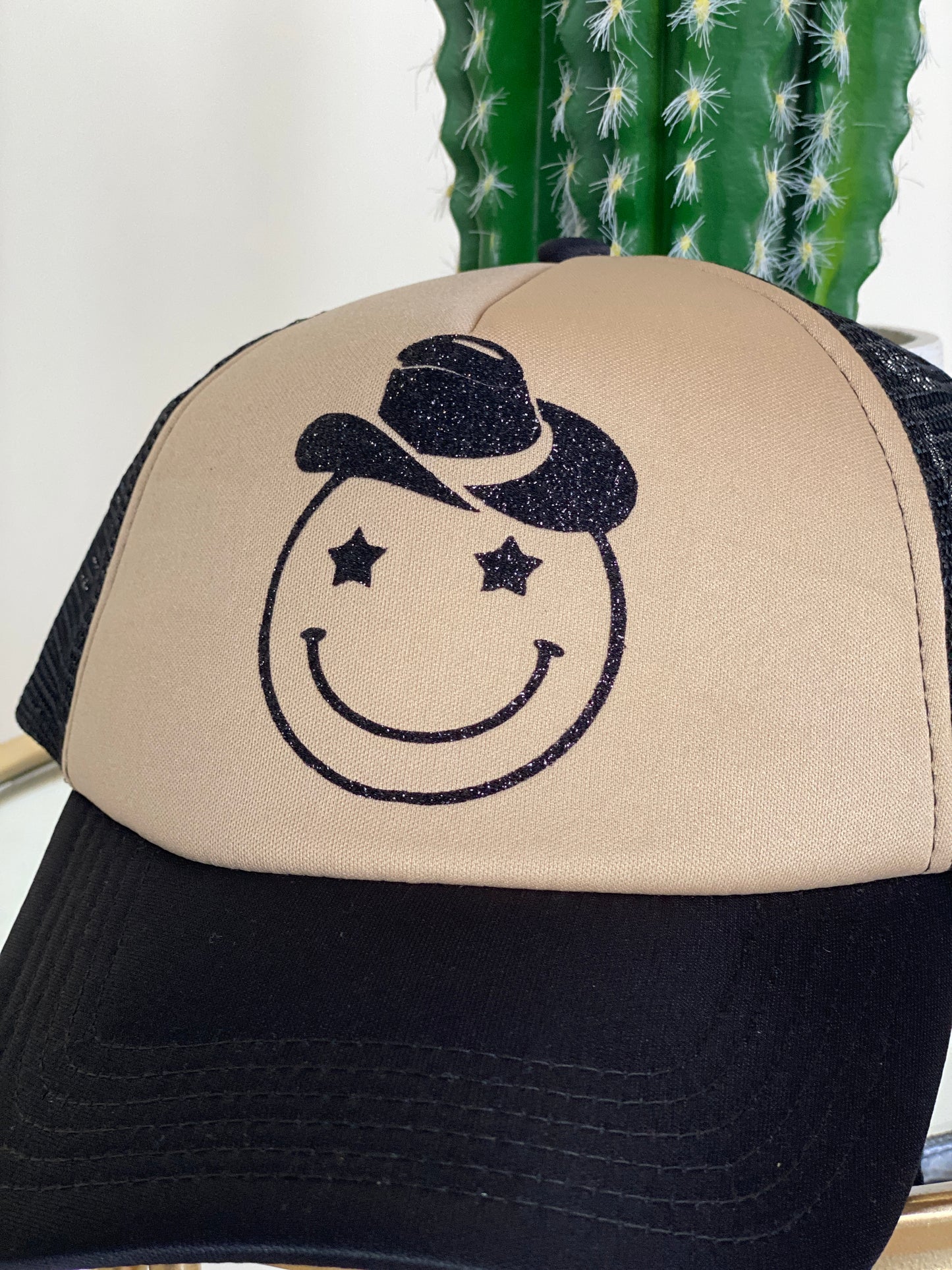 Howdy Smiley Glitter Trucker Hat - Black and Tan
