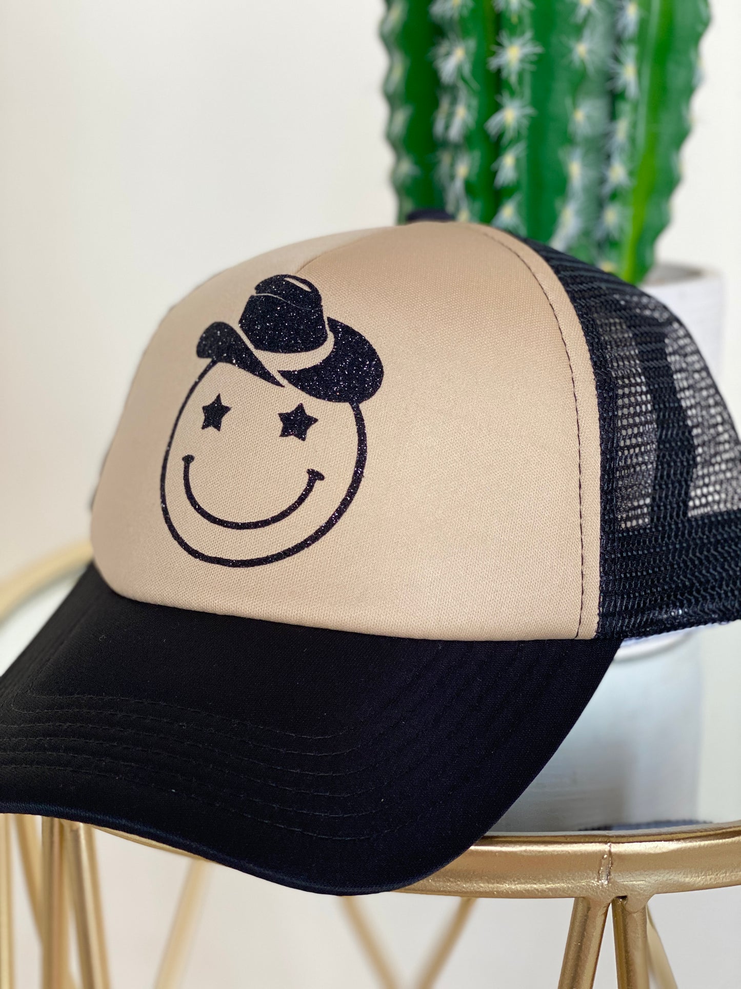 Howdy Smiley Glitter Trucker Hat - Black and Tan