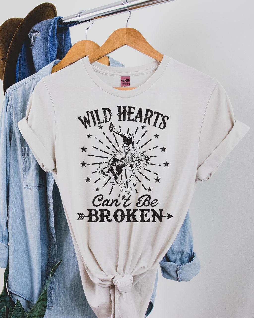 Wild Hearts Cant Be Broken Tee - Heather Dust
